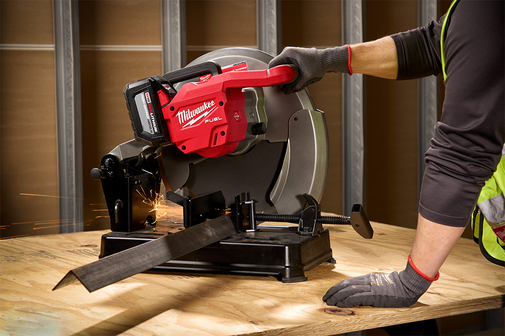 The M18 FUEL Abrasive Chop Saw delivers clean and precise cuts through steel and other metals. 