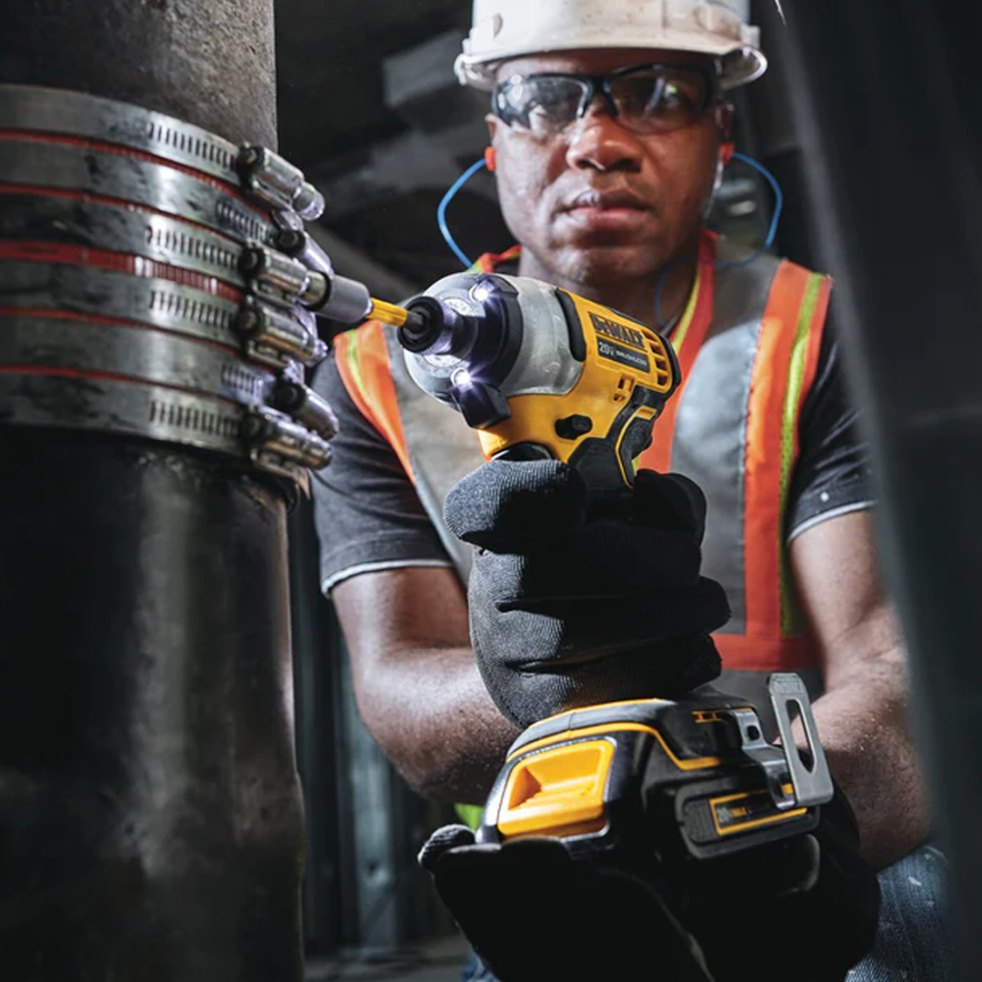 DeWalt 20V MAX Atomic Brushless Compact ¼” Impact Driver (DCF809B) is equipped with a brushless motor which improves efficiency, longer runtime, and increased overall tool lifespan. This impact driver is also compact and lightweight, making it easy to handle and maneuver in tight and overhead applications. 